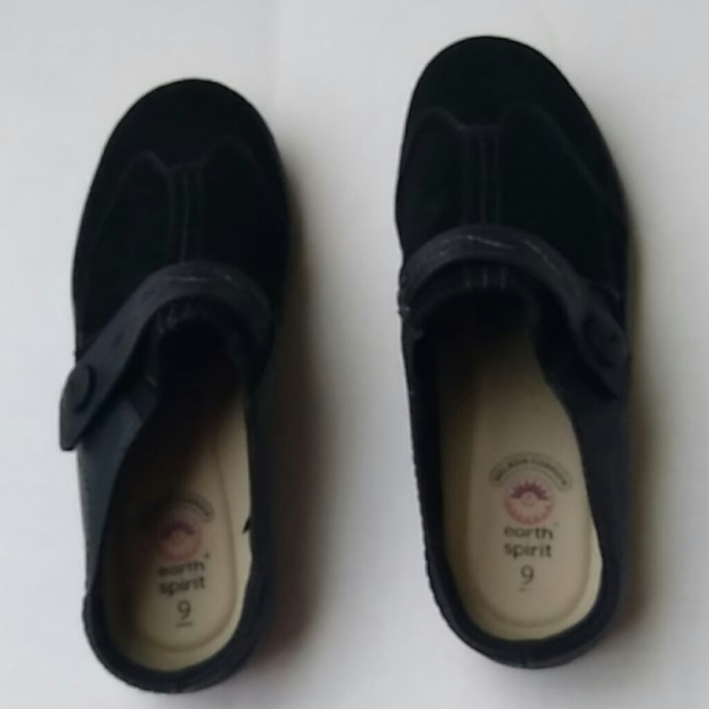 Earth Spirit Suede Clogs 9M